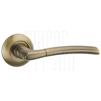 Дверная ручка Punto (Пунто) на круглой розетке "ARDEA" TL