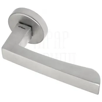 Дверная ручка Fratelli "HAMMER" 7 на круглой розетке