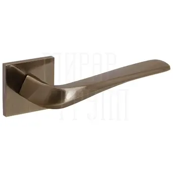 Дверная ручка Fuaro (Фуаро) на квадратной розетке "TWIST" (LM/Z K.QS52.TWIST ABG-6)