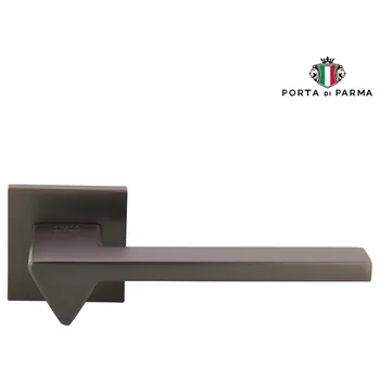 Дверная ручка на квадратной розетке PORTA DI PARMA "Ama"