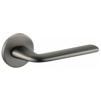 Дверная ручка на круглой розетке ADDEN BAU "DOVE" S-484