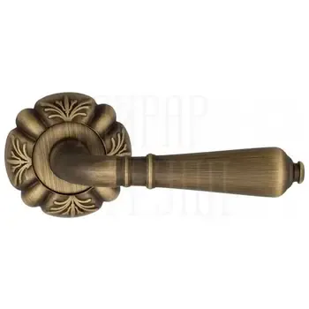 Дверная ручка на розетке Venezia "VIGNOLE" D5