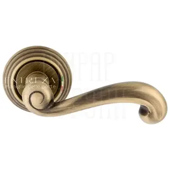 Дверная ручка Extreza "Berta" (Берта) 312 на круглой розетке R05