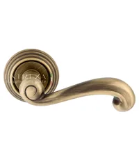 Дверная ручка Extreza "Berta" (Берта) 312 на круглой розетке R05