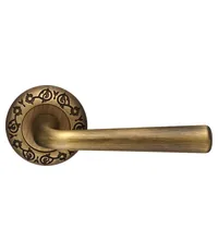 Дверная ручка Extreza "SANDRO" (Сандро) 332 на круглой розетке R04