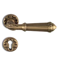 Дверная ручка на розетке Salice Paolo "Doha" 3300