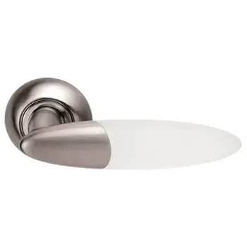 Дверные ручки на круглой розетке Archie S010 113