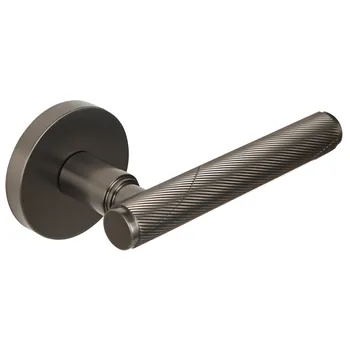 Дверная ручка из латуни Ghobestir "LUXURY Collection" G010 на круглой розетке