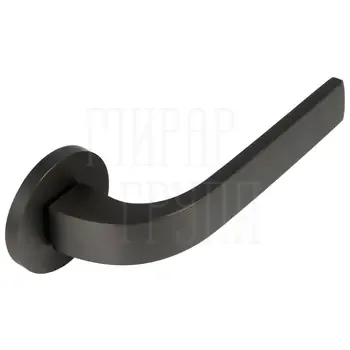 Дверная ручка на круглой розетке ADDEN BAU "COMET" S-483