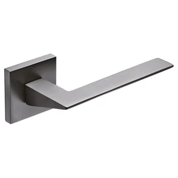 Дверная ручка из латуни Ghobestir "CITY Collection" 007 на квадратном основании