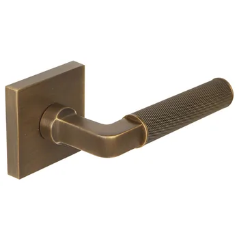 Дверная ручка из латуни Ghobestir "LYDIA Collection" G005R на квадратном основании