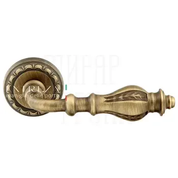 Дверная ручка Extreza "Evita" (Эвита) 301 на круглой розетке R02