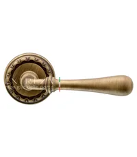 Дверная ручка Extreza "Eva" (Эва) 319 на круглой розетке R02