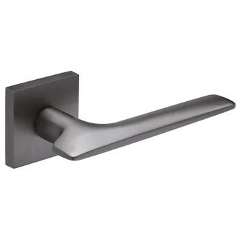 Дверная ручка из латуни Ghobestir "CITY Collection" 019 на квадратном основании