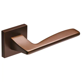 Дверная ручка из латуни медь Ghobestir "CITY Collection" 011 на тонкой квадратной розетке