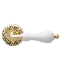 Дверная ручка Extreza "Dana" (Дана) 305 на круглой розетке R04