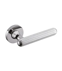 Дверная ручка из хрома Ghobestir "UNIQA Collection" 012 на круглой розетке