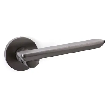 Дверные ручки латунь Ghobestir "LUXURY Collection" Е032 на круглом основании