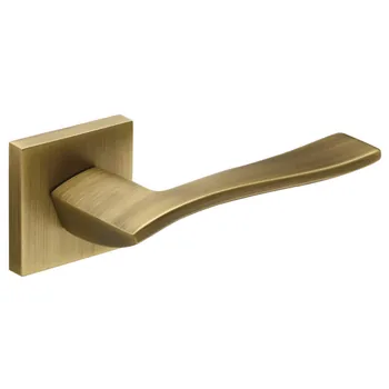 Дверная ручка из латуни Ghobestir "CITY Collection" А009 на квадратном основании