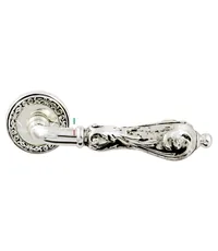 Дверная ручка Extreza "Greta" (Грета) 302 на круглой розетке R06