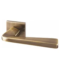 Дверная ручка Armadillo на квадратной розетке "TORSO" USS