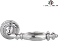 ΠΠ²Π΅ΡΠ½Π°Ρ ΡΡΡΠΊΠ° Π½Π° ΡΠΎΠ·Π΅ΡΠΊΠ΅ PORTA DI PARMA