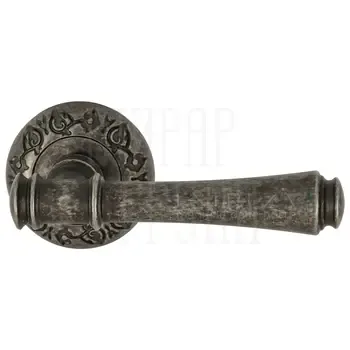 Дверная ручка Extreza "Piero" (Пьеро) 326 на круглой розетке R04