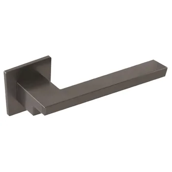 Дверная ручка из латуни Ghobestir "CITY Collection" G031 на тонкой квадратной розетке