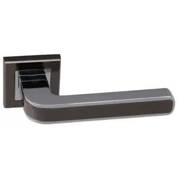 Дверная ручка на квадратной розетке ADDEN BAU "PIEZA" Q360