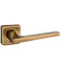 Ручка латунная на розетке Pasini "Trend" 3731