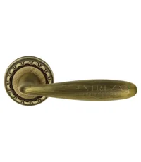 Дверная ручка Extreza "Vigo" (Виго) 324 на круглой розетке R02