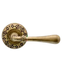 Дверная ручка Extreza "Eva" (Эва) 319 на круглой розетке R04