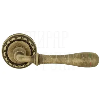 Дверная ручка Extreza "Carrera" (Каррера) 321 на круглой розетке R02