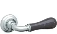 Дверная ручка на круглой розетке Mandelli "Naxos" 8011