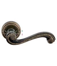 Дверная ручка Extreza "Lina" (Лина) 313 на круглой розетке R01