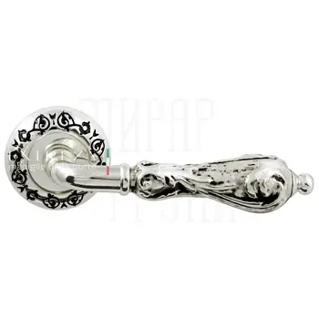 Дверная ручка Extreza "Greta" (Грета) 302 на круглой розетке R04