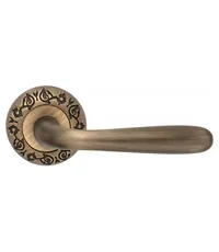 Дверная ручка Extreza "ALDO" (Альдо) 331 на круглой розетке R04