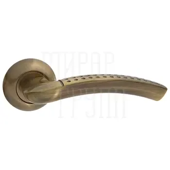 Дверные ручки Puerto (Пуэрто) INAL 510-08 на круглой розетке