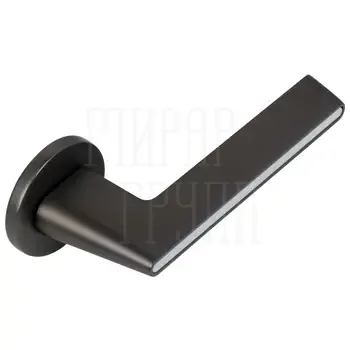 Дверная ручка на круглой розетке ADDEN BAU "RIVER" S-486