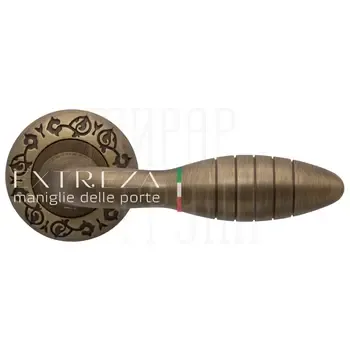 Дверная ручка Extreza "Mirel" (Мирел) 316 на круглой розетке R04