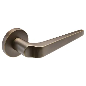 Дверная ручка из латуни Ghobestir "CITY Collection" 018 на круглом основании