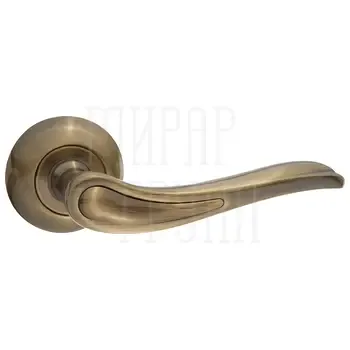 Дверные ручки Puerto (Пуэрто) INAL 517-08 на круглой розетке