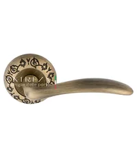 Дверная ручка Extreza "Simona" (Симона) 314 на круглой розетке R04