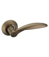 Дверная ручка на круглой розетке ADDEN BAU "Swell" A110