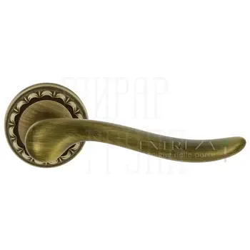 Дверная ручка Extreza "Toledo" (Толедо) 323 на круглой розетке R02