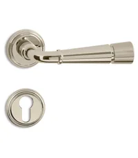 Дверная ручка на розетке Salice Paolo "Hamilton" 2301