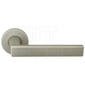 Дверная ручка Fratelli "VIVO" 7.7 на круглой розетке