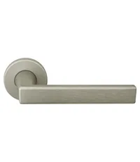 Дверная ручка Fratelli "VIVO" 7.7 на круглой розетке