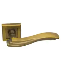 Дверная ручка на квадратной розетке ADDEN BAU "Onda" Q304