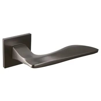 Дверная ручка из латуни Ghobestir "CITY Collection" С332 на тонком квадратном основании